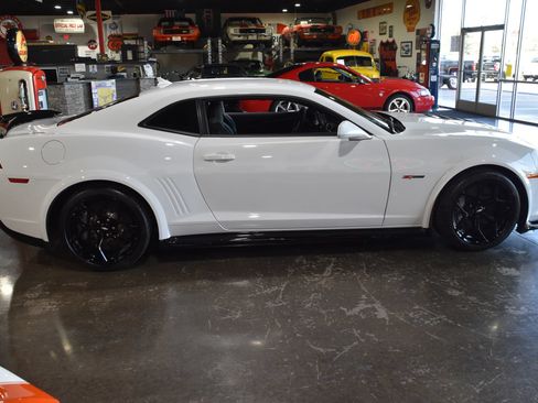 Used 2015 Chevrolet Camaro Z/28 RWD image 13