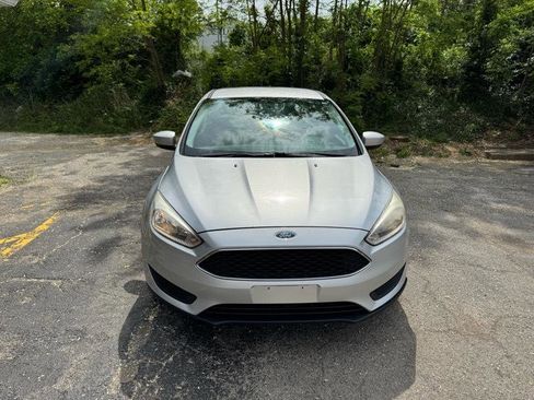 Used 2018 Ford Focus SE FWD image 2