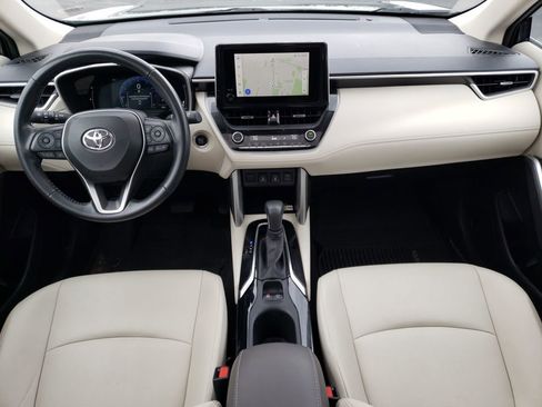 Used 2023 Toyota Corolla Cross XLE w/ Convenience Package image 12