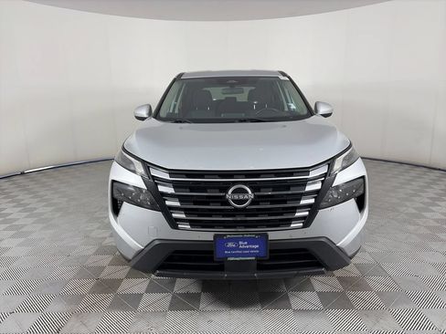 Used 2024 Nissan Rogue SV AWD/4WD image 2