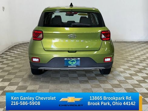 Used 2022 Hyundai Venue SE FWD image 5