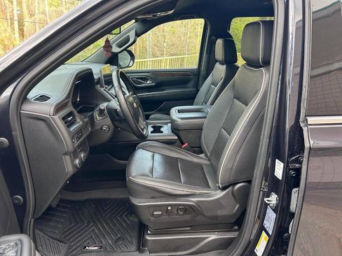 Used 2023 Chevrolet Suburban Premier image 9