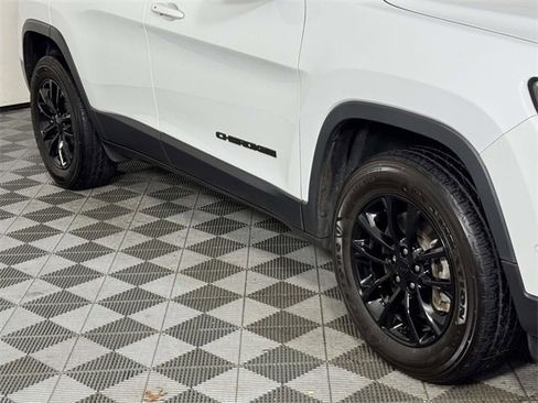 Used 2023 Jeep Cherokee Altitude Lux w/ Lux Elite Package image 12