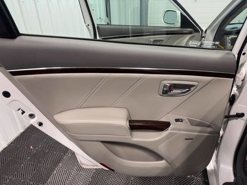 Used 2010 Hyundai Azera Limited w/ Navigation Pkg 3 image 13