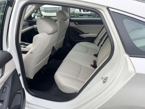 Used 2018 Honda Accord Touring image 7
