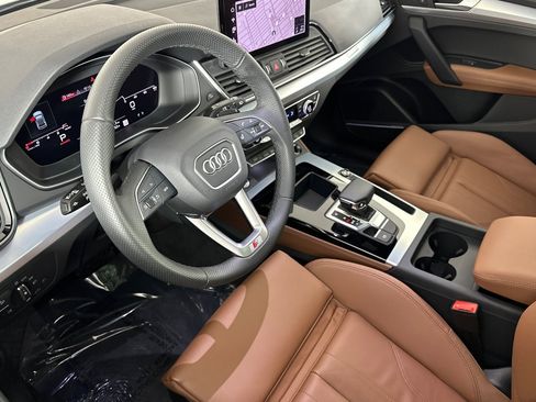Used 2025 Audi Q5 2.0T Premium Plus w/ Premium Plus Package image 9