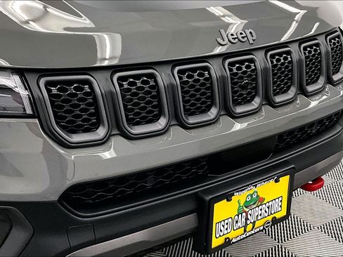 Used 2024 Jeep Compass Trailhawk w/ Trailhawk Elite Group AWD/4WD image 32