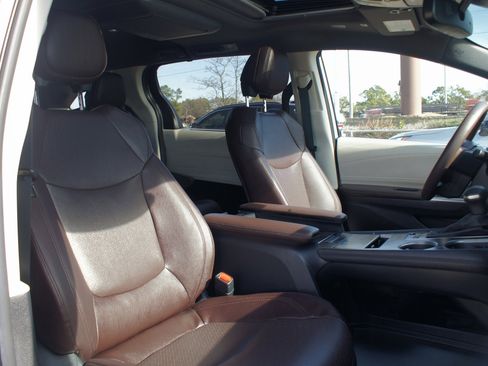 Used 2024 Toyota Sienna Platinum image 26