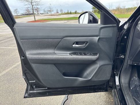 Used 2025 Nissan Kicks SV image 24