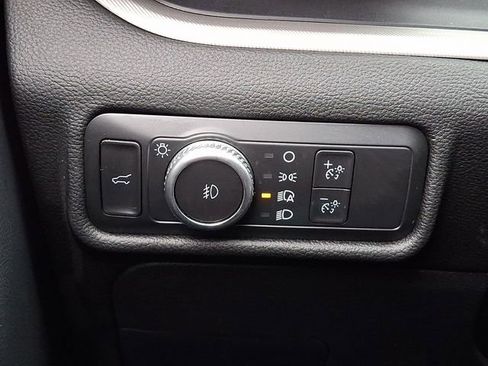 Used 2022 Ford Explorer XLT w/ Equipment Group 202A AWD/4WD image 26
