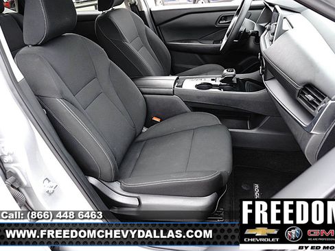 Used 2024 Nissan Rogue S FWD image 11