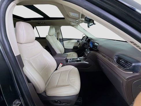 Used 2020 Ford Explorer Platinum image 32