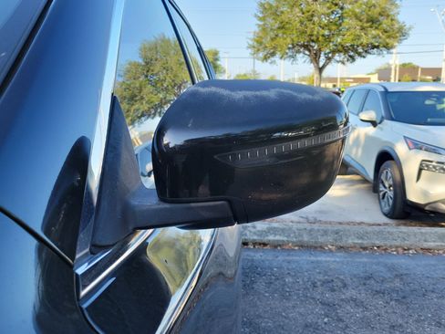 Used 2016 Nissan Rogue SV AWD/4WD image 5