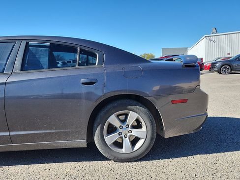 Used 2013 Dodge Charger SE w/ Connectivity Group image 9