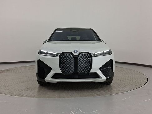 Used 2023 BMW iX xDrive50 w/ Sport Package image 6