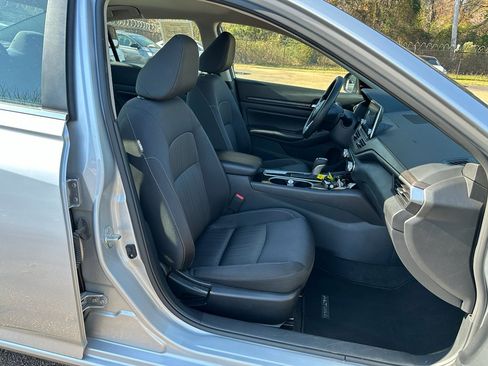 Used 2024 Nissan Altima 2.5 SV image 21