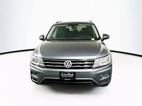 Used 2020 Volkswagen Tiguan SE w/ Panoramic Sunroof Package FWD image 2