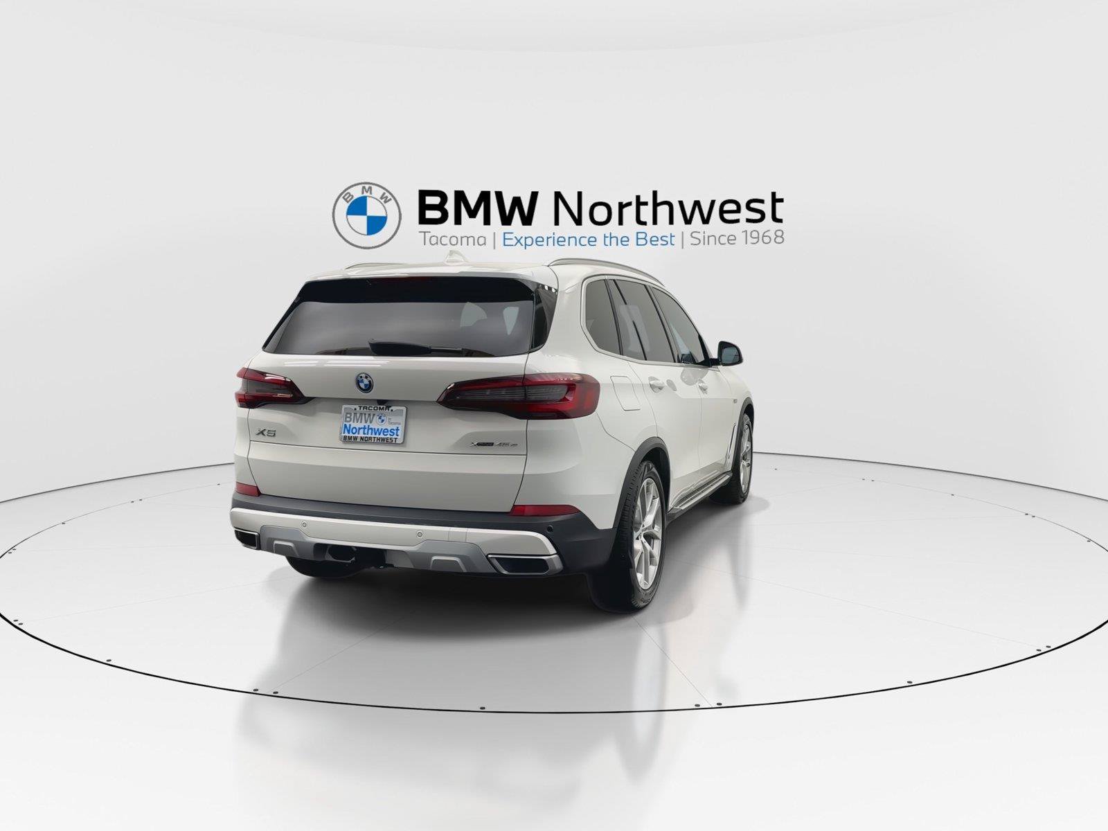Used 2022 BMW X5 xDrive45e w/ Luxury Seating Package AWD/4WD image 3