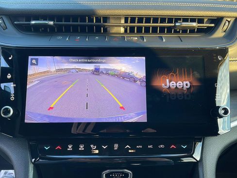 New 2026 Jeep Grand Cherokee Altitude AWD/4WD image 17