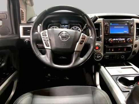 Used 2018 Nissan Titan SV w/ SV Convenience Package AWD/4WD image 6