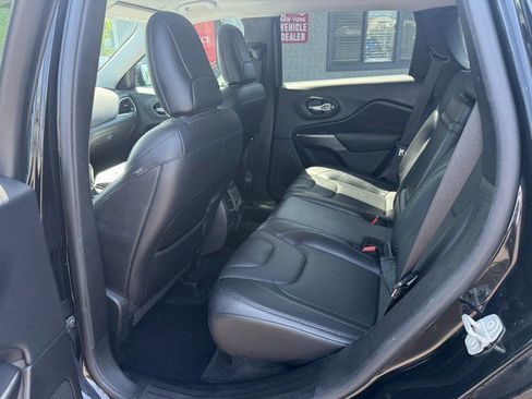 Used 2019 Jeep Cherokee Limited AWD/4WD image 11