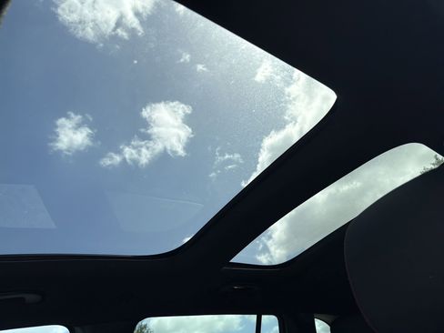 Used 2025 Mercedes-Benz GLB 35 AMG 4MATIC image 35