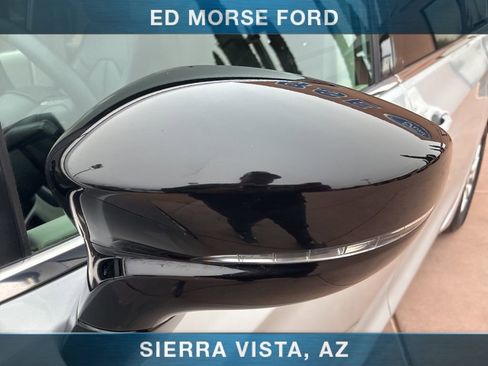Used 2024 Chrysler Pacifica Touring-L FWD image 5
