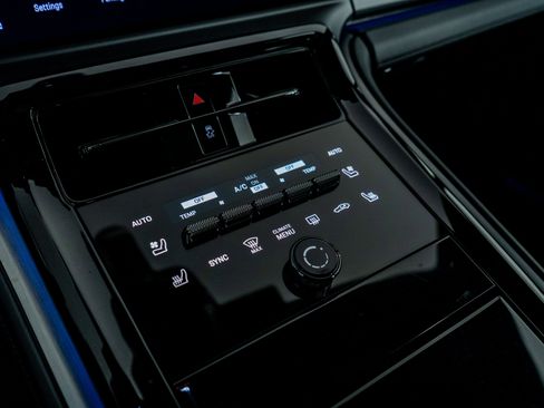 Used 2025 Porsche Panamera 4 image 36