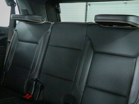 Used 2025 GMC Yukon Elevation w/ LPO, Elevation Black Package AWD/4WD image 30