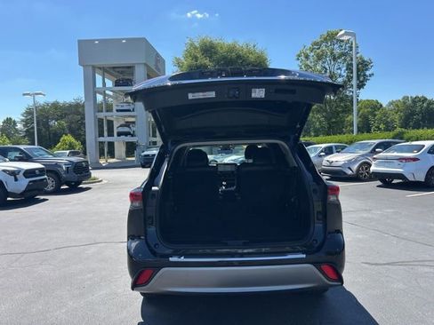 Used 2021 Toyota Highlander Platinum AWD/4WD image 9