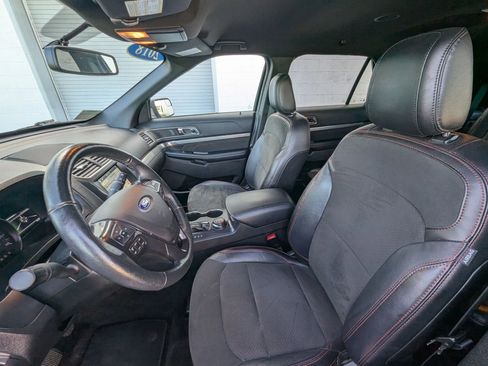 Used 2018 Ford Explorer XLT w/ Equipment Group 202A image 8