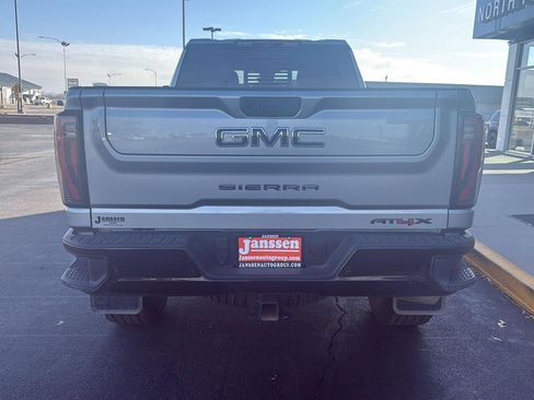 Used 2024 GMC Sierra 2500 AT4X image 3