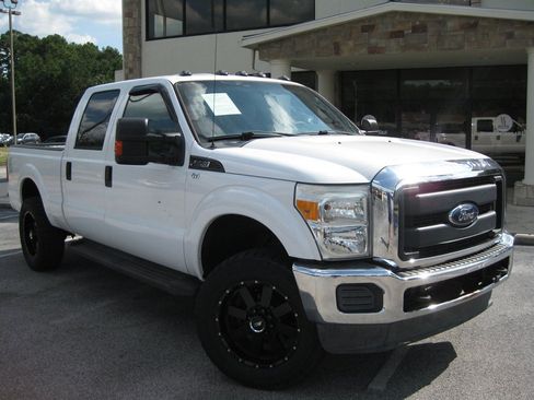 Used 2016 Ford F250 XL w/ Power Equipment Group AWD/4WD image 2