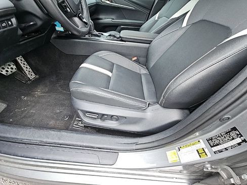 Used 2025 Toyota Camry SE image 9