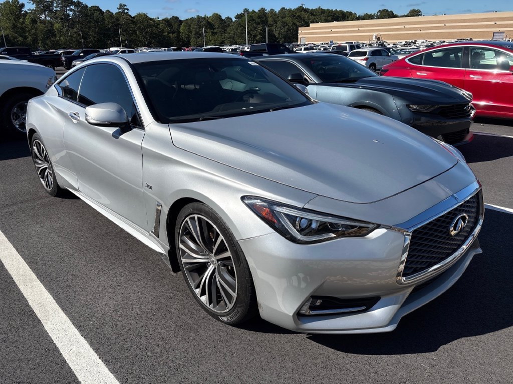 Used 2018 INFINITI Q60 3.0t Luxe RWD image 3