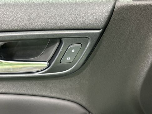 Used 2018 Chevrolet Suburban LS image 17