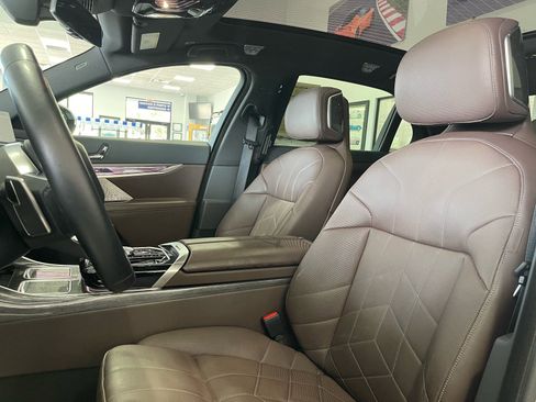 Used 2024 BMW i7 xDrive60 AWD/4WD image 26