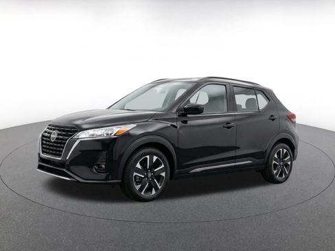 Used 2026 Nissan Kicks SV w/ Cold Weather Package AWD/4WD image 3