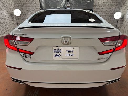 Used 2022 Honda Accord Sport image 6