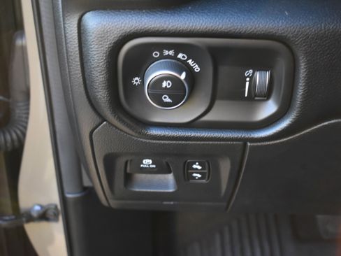 Used 2020 RAM 1500 Big Horn w/ Built-to-serve Edition image 17