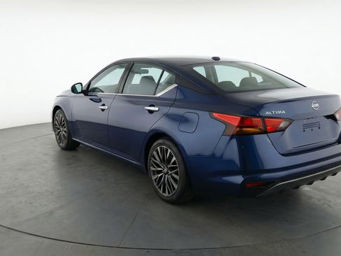 Used 2025 Nissan Altima 2.5 SV FWD image 6