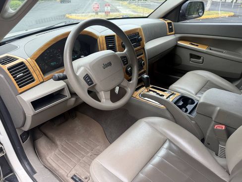 Used 2005 Jeep Grand Cherokee Laredo AWD/4WD image 11