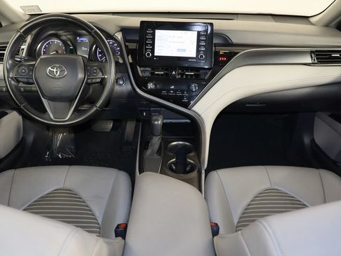 Used 2021 Toyota Camry SE w/ Convenience Package FWD image 14