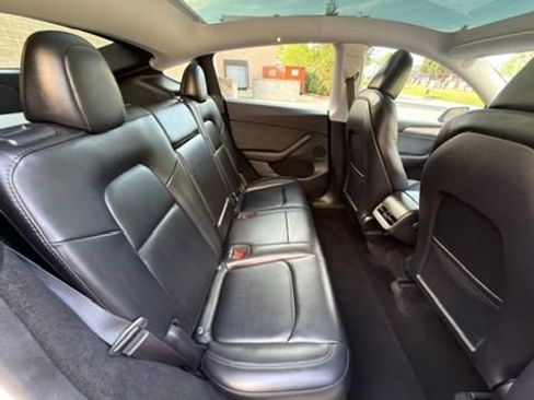 Used 2024 Tesla Model Y Long Range AWD/4WD image 28