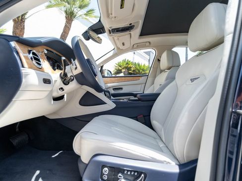 Used 2024 Bentley Bentayga AWD/4WD image 12