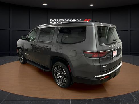 Used 2025 Jeep Wagoneer Series II AWD/4WD image 3