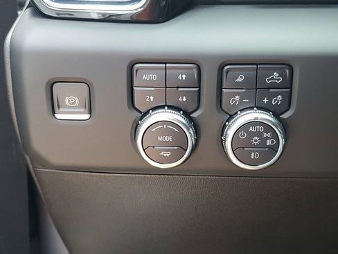Used 2024 GMC Sierra 3500 Denali w/ Denali Reserve Package AWD/4WD image 24