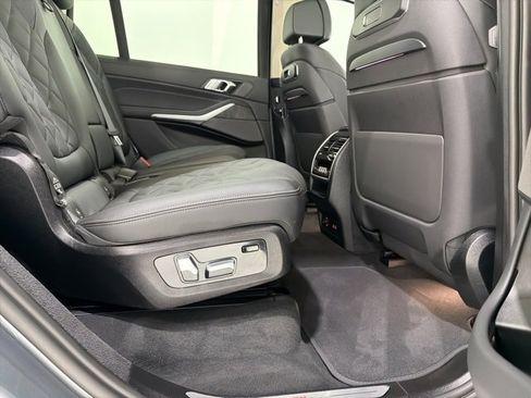 Used 2024 BMW X7 xDrive40i image 25