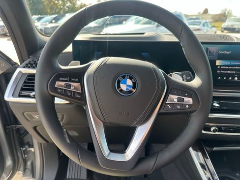 New 2026 BMW X5 xDrive50e w/ Climate Comfort Package AWD/4WD image 18