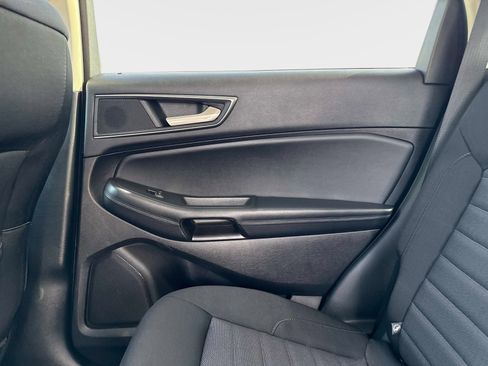 Used 2020 Ford Edge SE FWD image 16